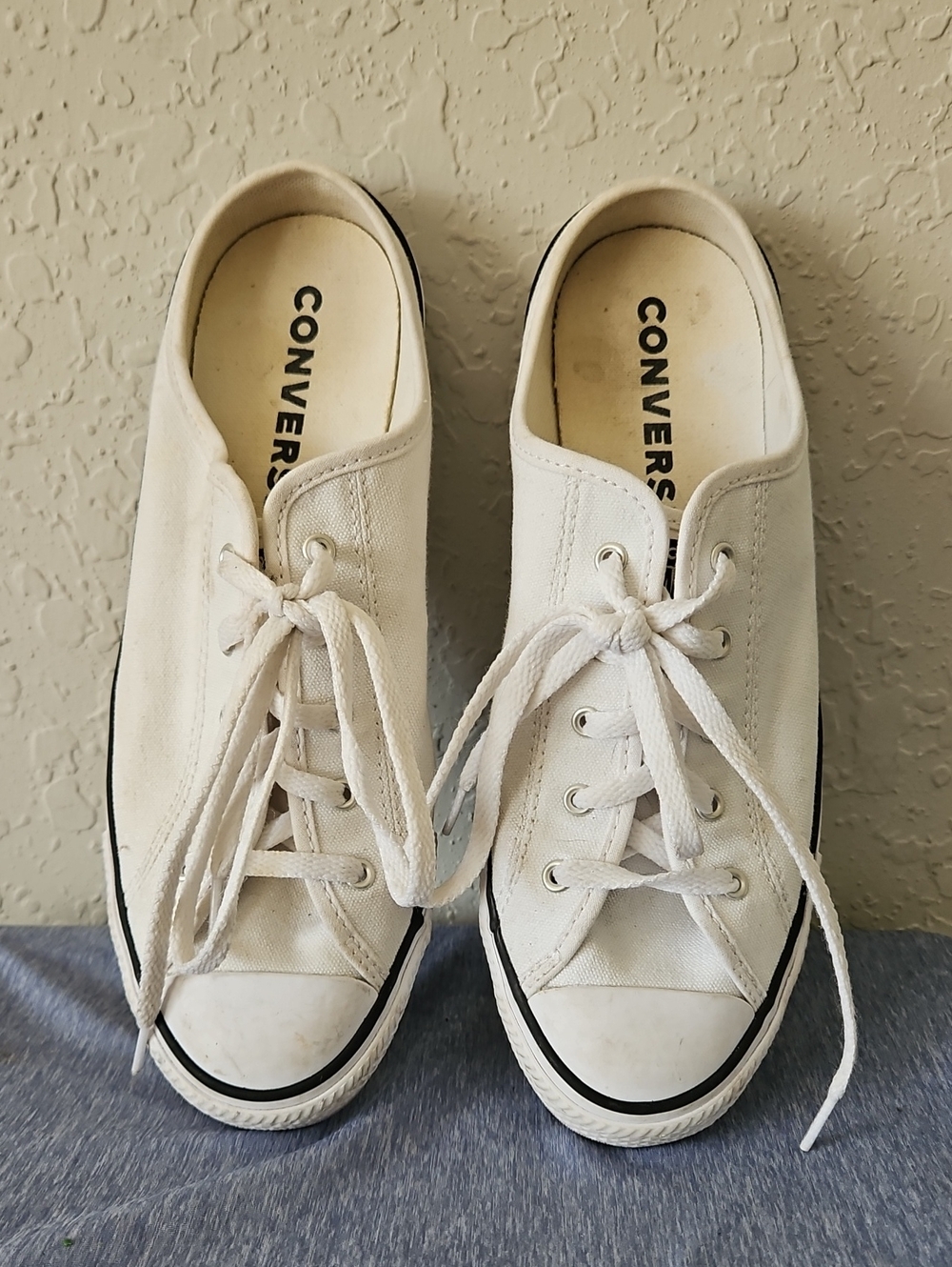Converse Women's White Canvas Slip Ins, Size 7 - Picture 2 of 12